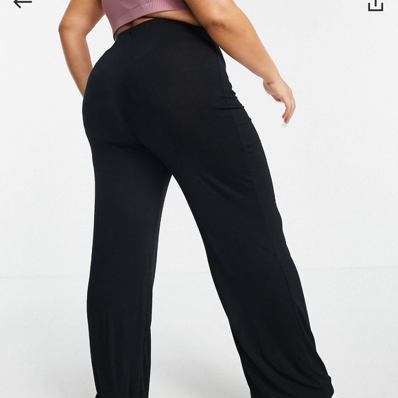 Flounce London Plus basic high waisted wide leg pants in black - Picture 2 of 5